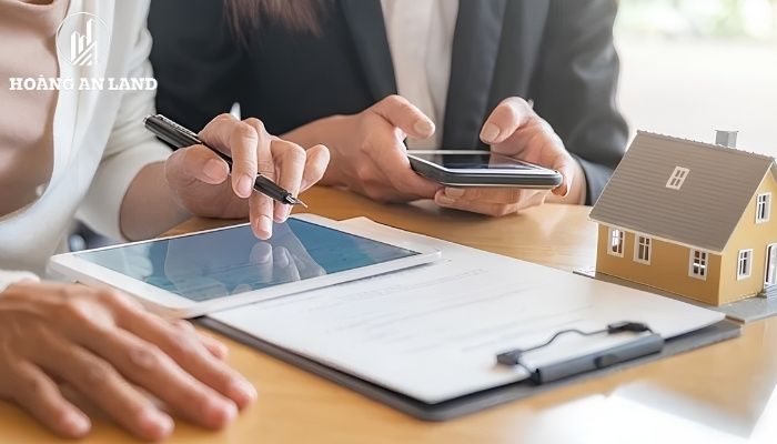 Chuyển nhượng là gì? Quy định và các thủ tục bạn cần biết 3 Chuyển đổi quyền sử dụng đất là việc các bên trao đổi quyền sử dụng đất cho nhau theo quy định của Luật Đất đai
