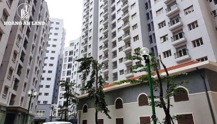 Chung cư tái định cư: Kinh nghiệm chọn mua và lưu ý pháp lý 1 Chung cư tái định cư là loại hình nhà ở do Nhà nước hoặc chủ đầu tư thực hiện theo dự án được cơ quan có thẩm quyền phê duyệt